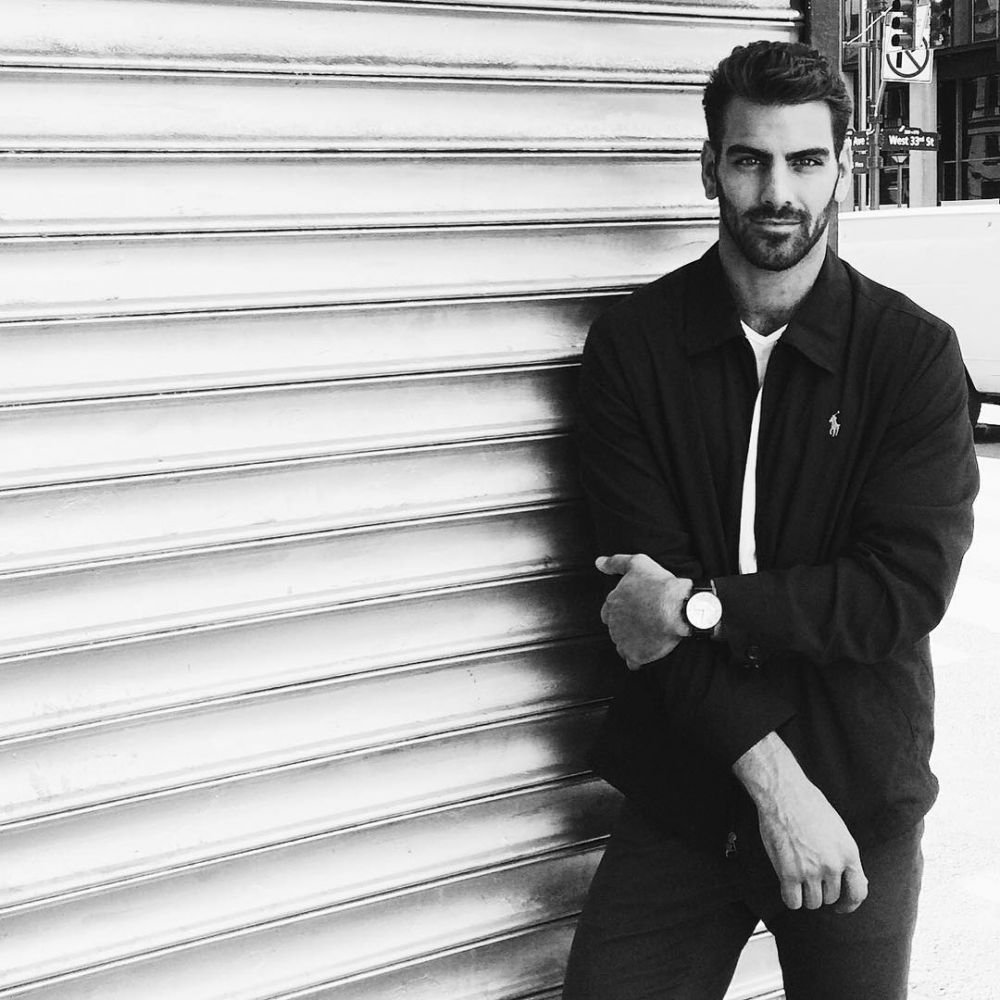 10 Potret Nyle DiMarco, model ganteng yang juga aktivis tunarungu