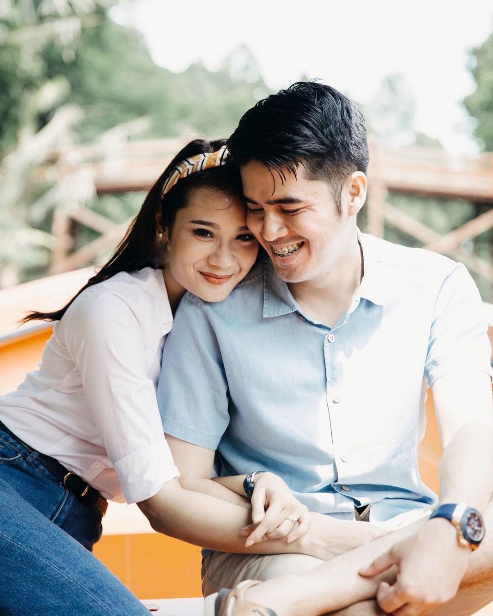 Berteman 14 tahun & nikah, ini 10 momen mesra Amanda Zevannya & suami