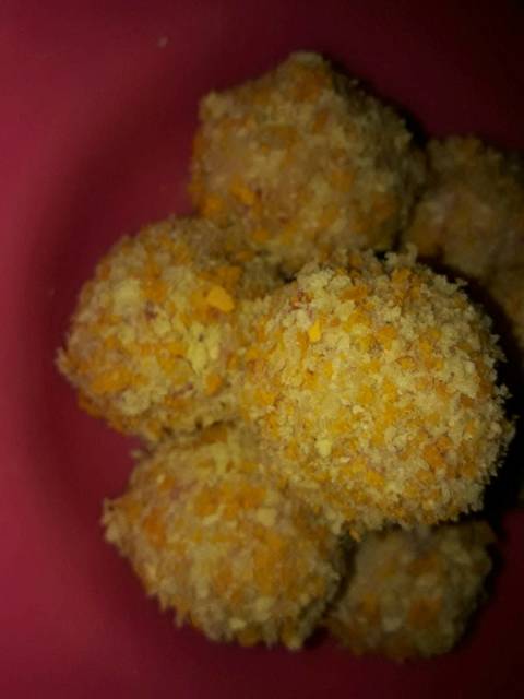 Resep mudah macaroni cheese ball yang renyah di luar & lembut di dalam