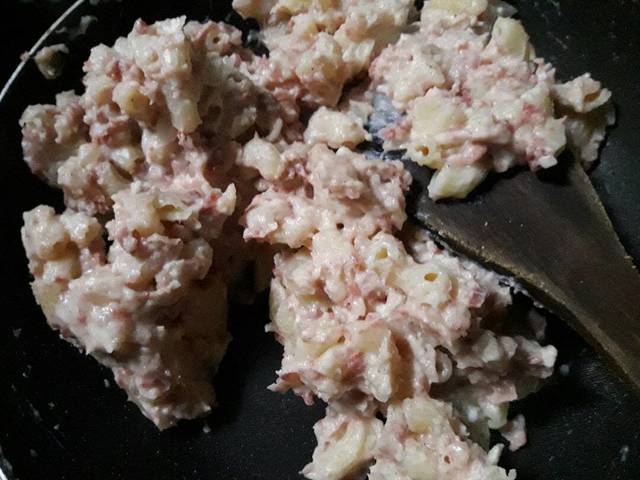 Resep mudah macaroni cheese ball yang renyah di luar & lembut di dalam