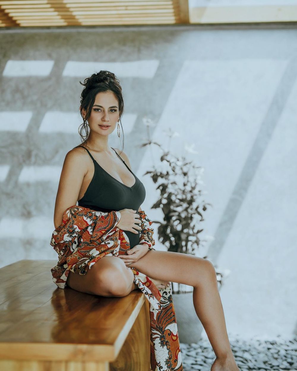 5 Potret maternity Marissa Nasution ini bak ratu di negeri dongeng