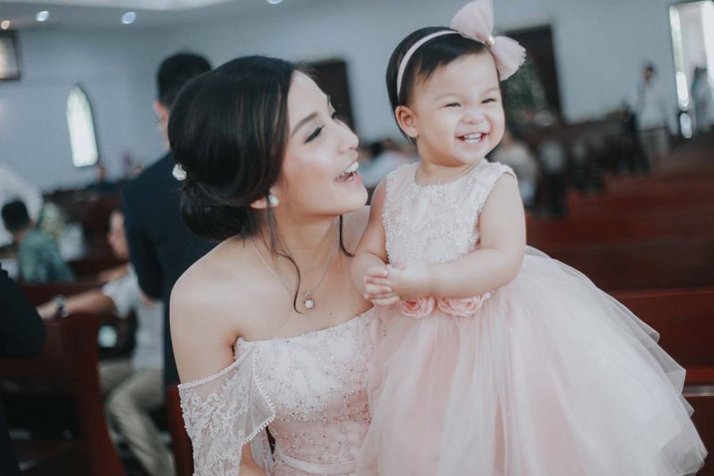 10 Potret cantik si kecil Nastusha saat pakai gaun, imut dan memesona