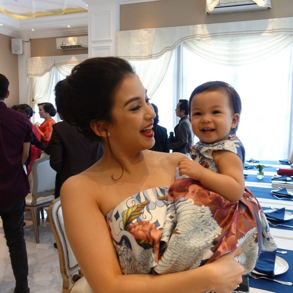 10 Potret cantik si kecil Nastusha saat pakai gaun, imut dan memesona