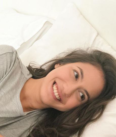 9 Potret cantik Pevita Pearce bergaya di ranjang, bikin gemas maksimal