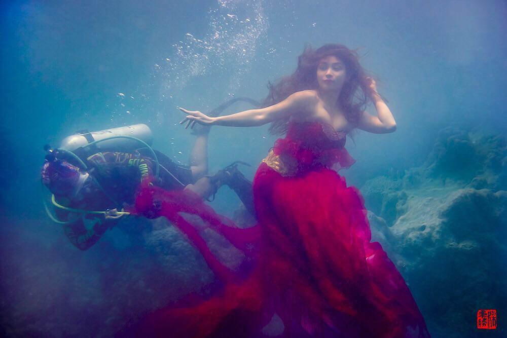 8 Pose Baby Margaretha di dalam air ini seksi abis