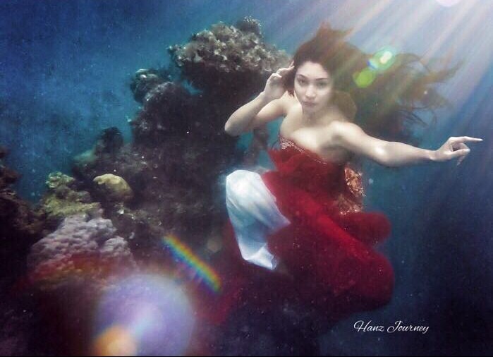 8 Pose Baby Margaretha di dalam air ini seksi abis