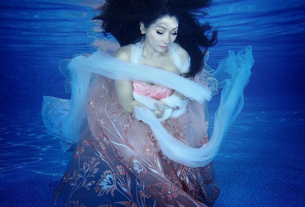 8 Pose Baby Margaretha di dalam air ini seksi abis