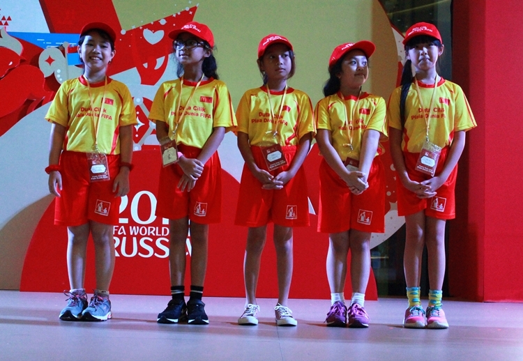 Nih 2 anak Indonesia yang jadi player escort di Piala Dunia 2018