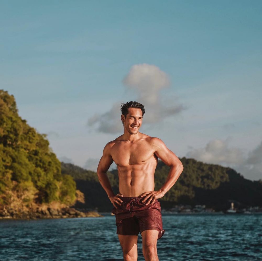 Balik dari AS, Jessica Iskandar terciduk liburan bareng aktor tampan