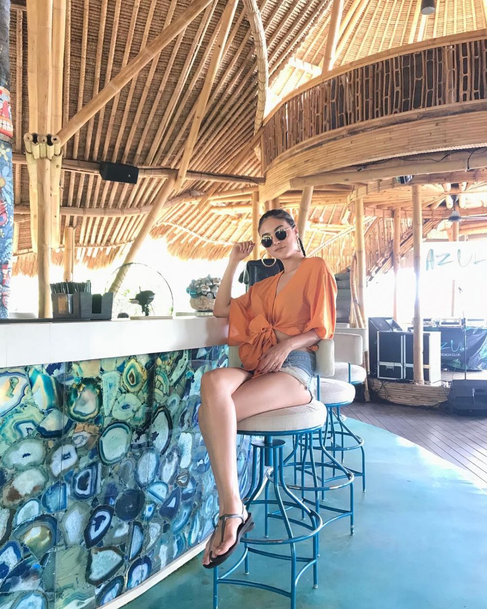 Terlihat kalem di Anak Langit, begini 9 gaya seksi Marcella Daryanani