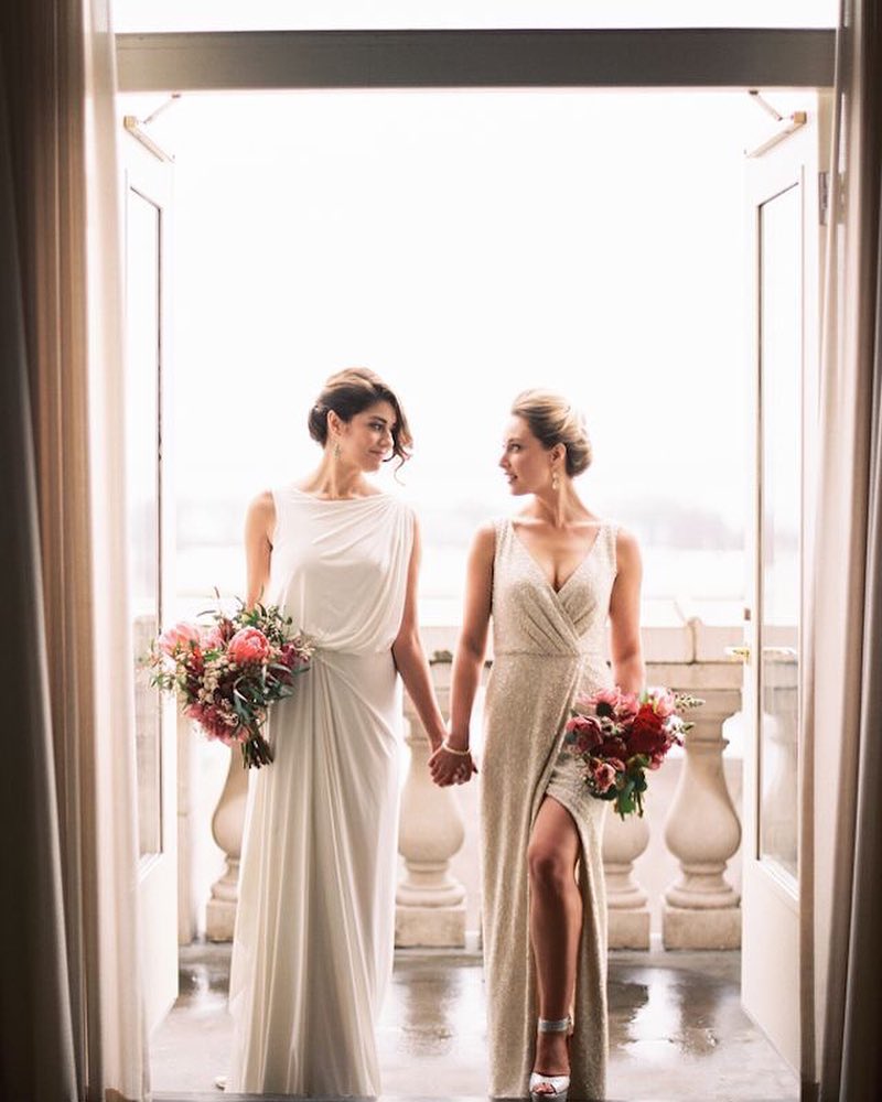 10 Transformasi gaya gaun pernikahan dari era ke era, suka yang mana?