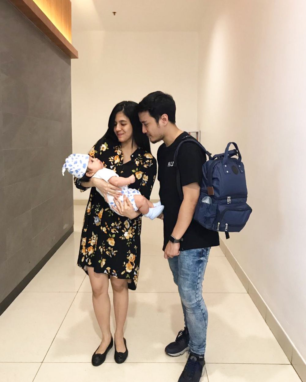 Jadi mama muda, ini 10 potret DJ Una saat asuh buah hatinya