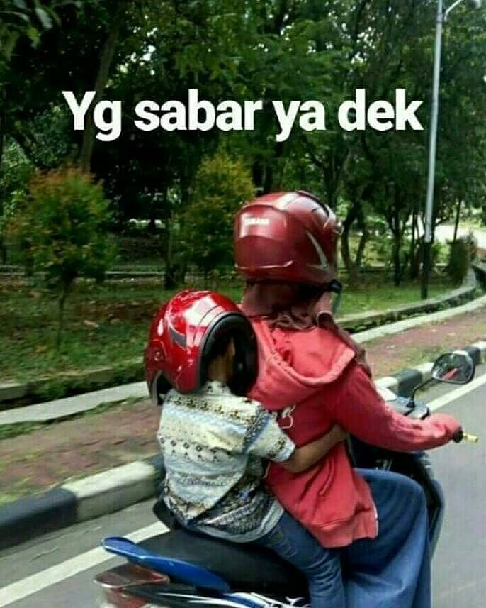 Lagi, gaya 10 orang Indonesia pakai helm ini bikin tepuk jidat