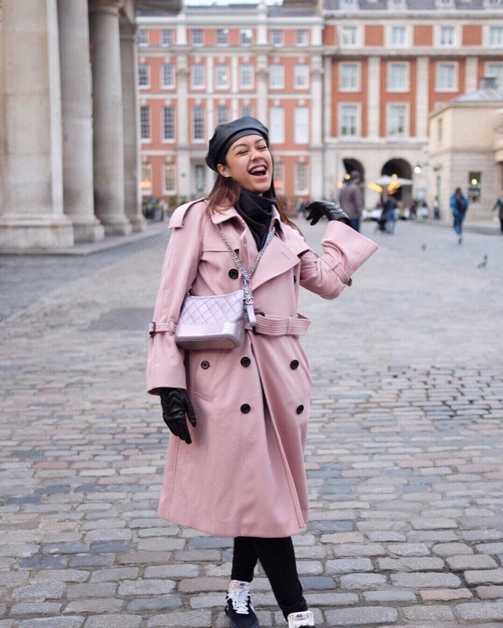 10 Potret Athena Thalia, sosialita muda anak pemilik restoran padang 