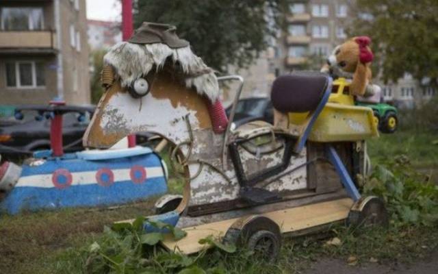 10 Potret taman bermain ini terlihat ngeri, malah bikin takut