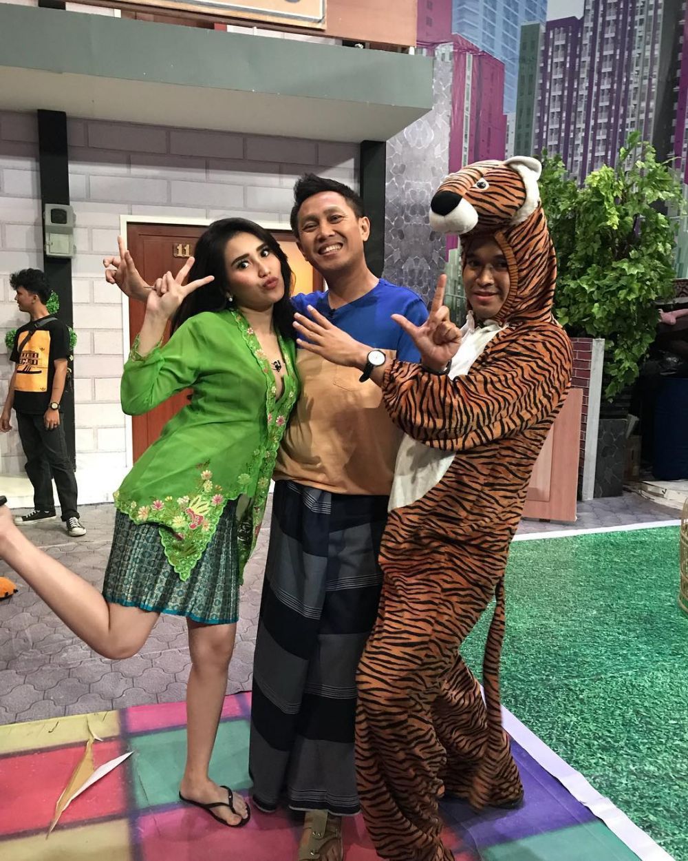 7 Penampilan Ayu Ting Ting pakai kebaya ini bikin hati cowok berdesir