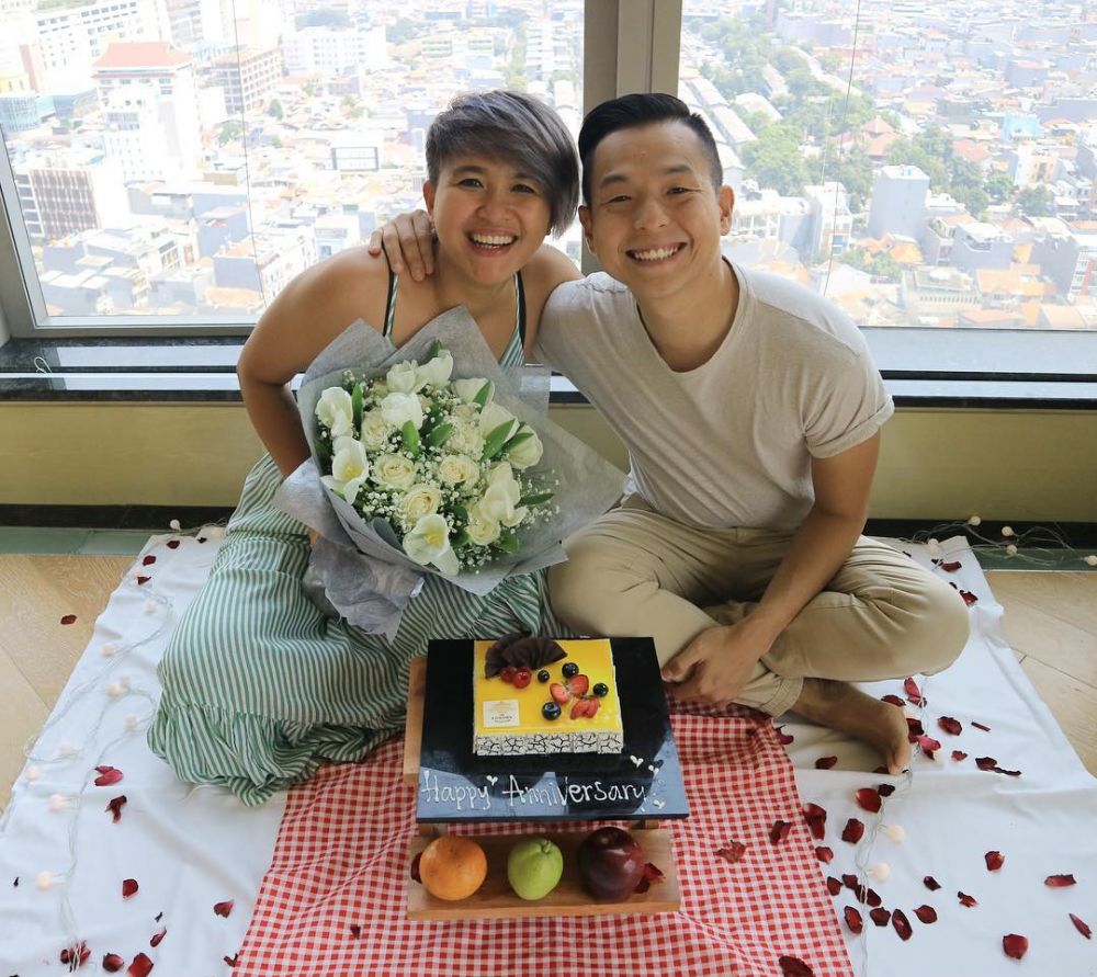 Rayakan 11 tahun nikah, 5 foto jadul ini bukti Ernest-istri awet mesra