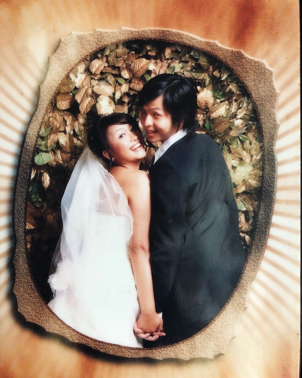 Rayakan 11 tahun nikah, 5 foto jadul ini bukti Ernest-istri awet mesra