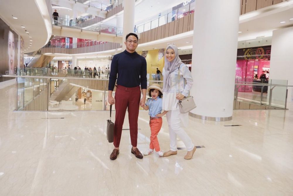 10 Potret ganteng Fattah Riphat, suami Poppy Bunga yang bertubuh kekar