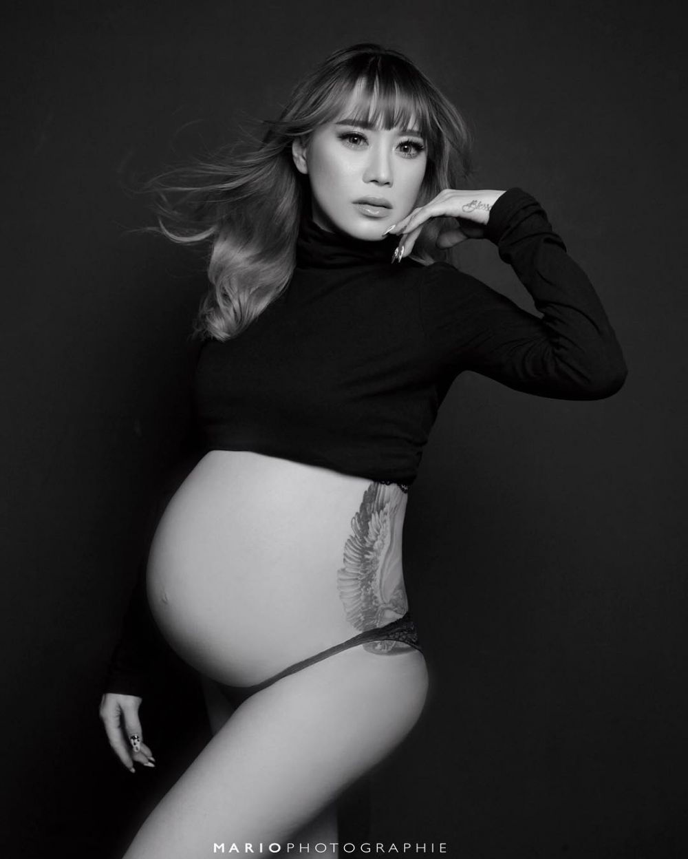 Empat kali foto maternity, ini beda 10 gaya Moa Aeim yang seksi abis