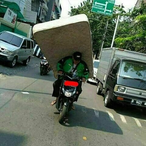 10 Barang kiriman pakai jasa ojek online ini bikin ngakak tapi kasihan