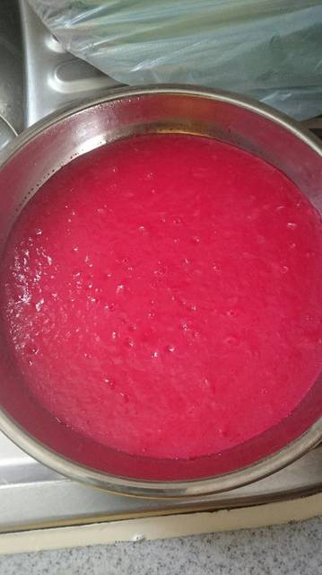 Resep mudah bikin mochi roll, variasi roll cake yang kenyal nan legit