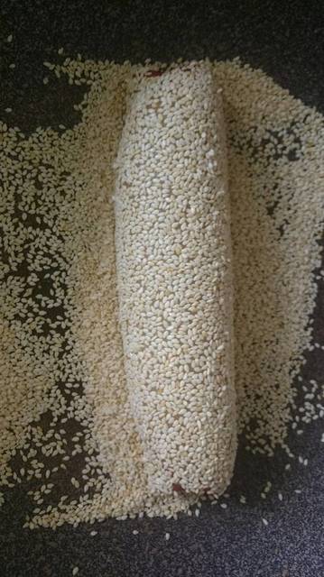 Resep mudah bikin mochi roll, variasi roll cake yang kenyal nan legit