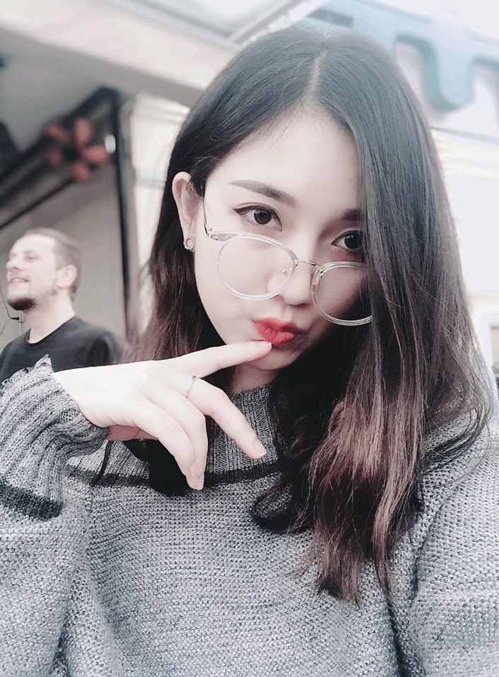 10 Foto cantiknya guru SD ini bikin ayah rela nungguin anaknya sekolah