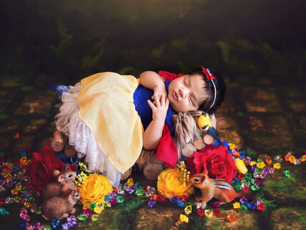 10 Potret newborn tema Disney ini bikin bayi mirip princess, duh gemas