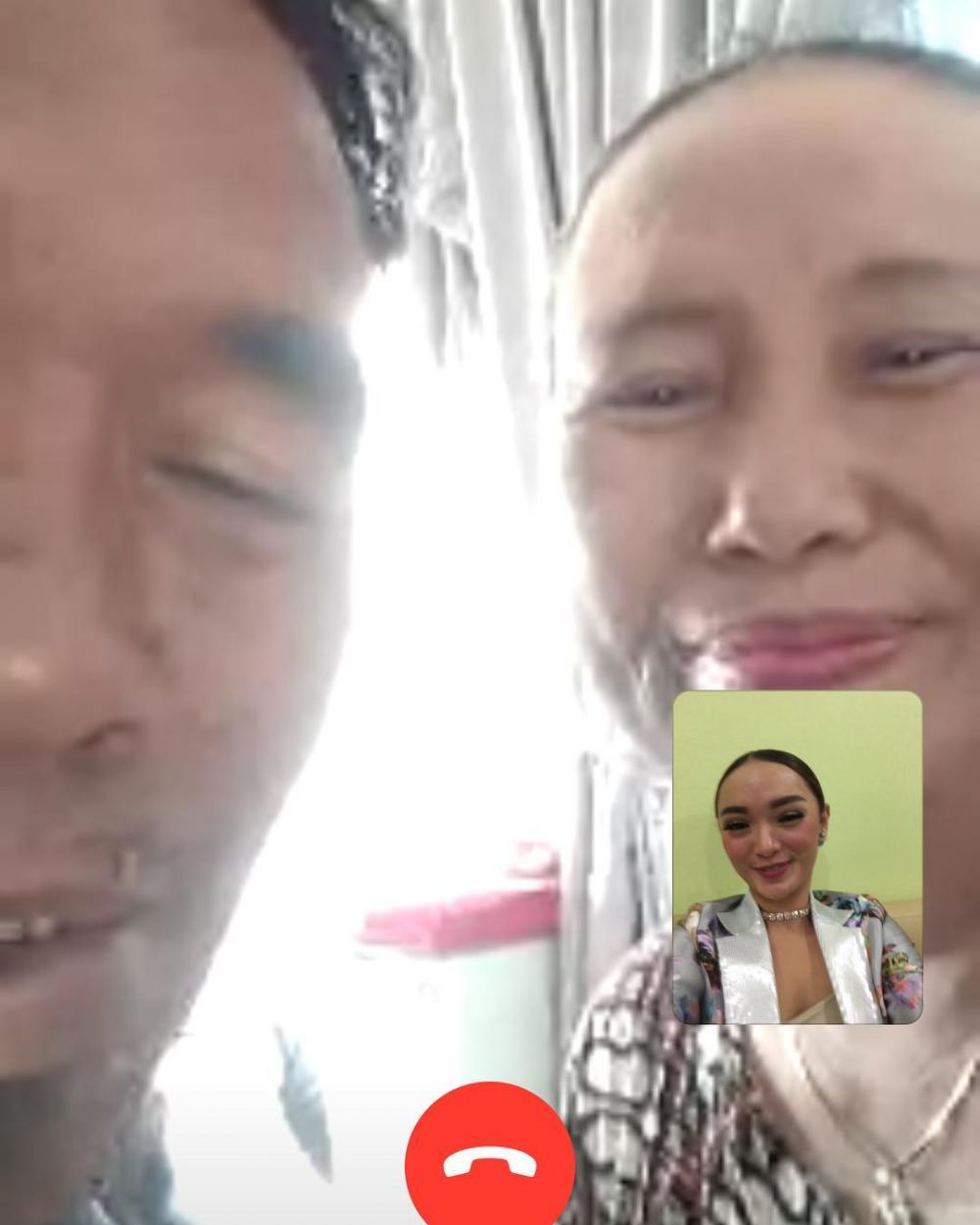 Pamer momen video call orangtua, jidat Zaskia Gotik malah jadi sorotan