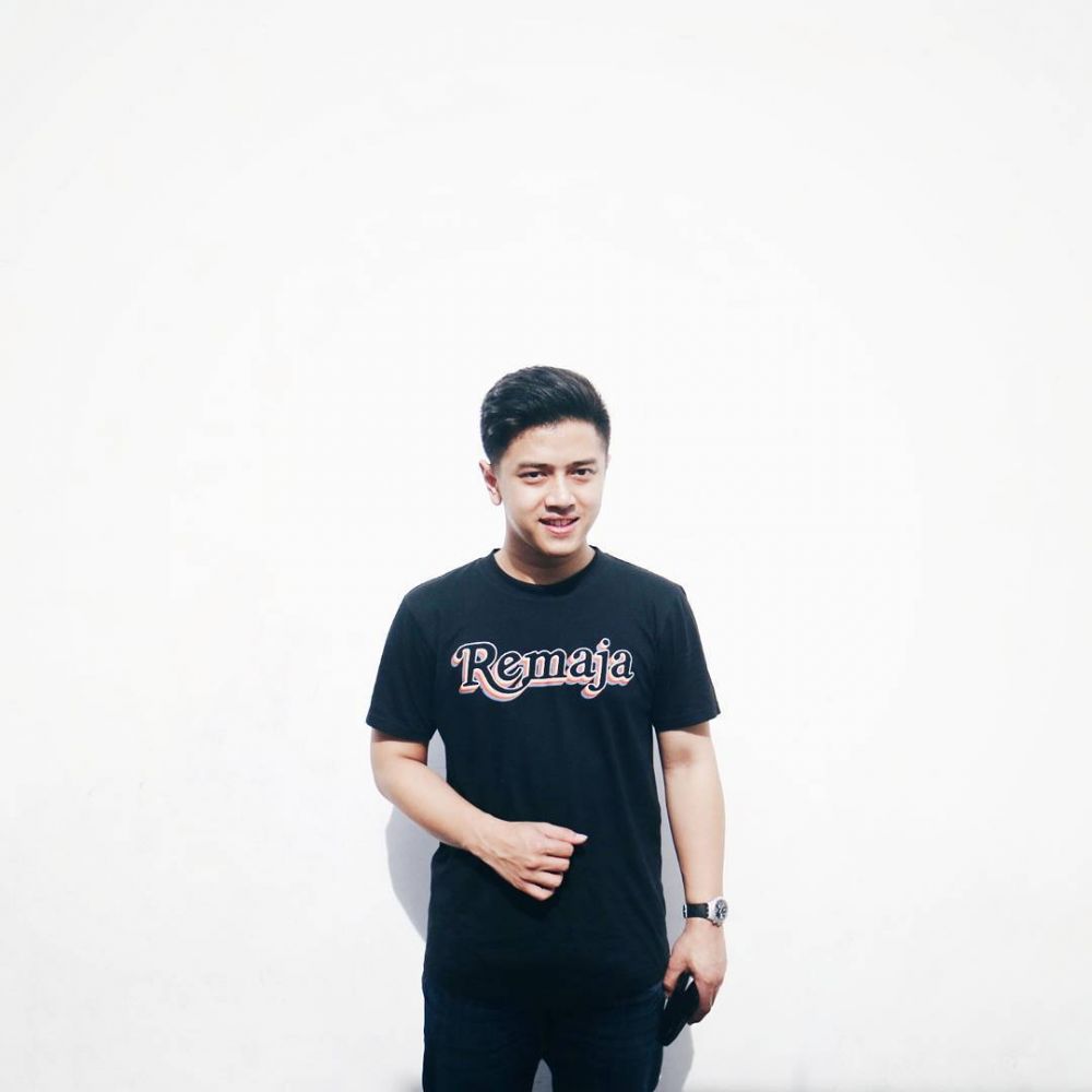 10 Potret ganteng Febrian Nindyo, gitaris HIVI! yang bikin jatuh hati