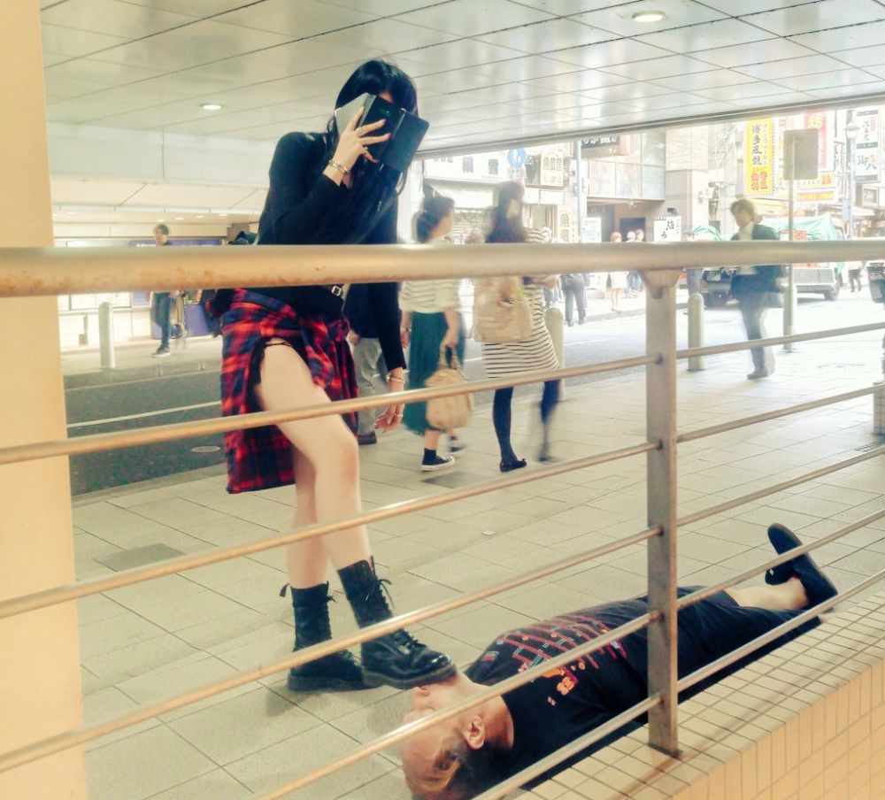 Viral foto bule kepalanya diinjak, alasannya bikin ngelus dada