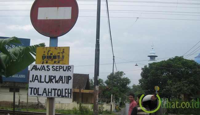 10 Rambu unik dan kocak ini hanya ada di Indonesia