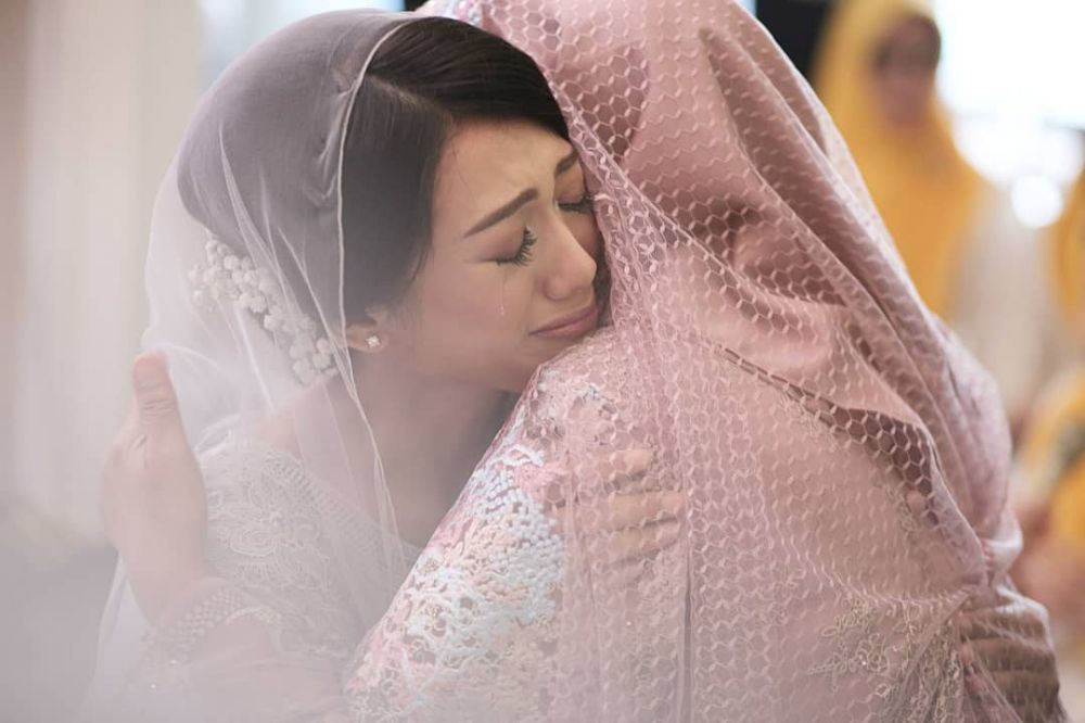 12 Momen haru pengajian dan siraman Anissa Aziza jelang pernikahan