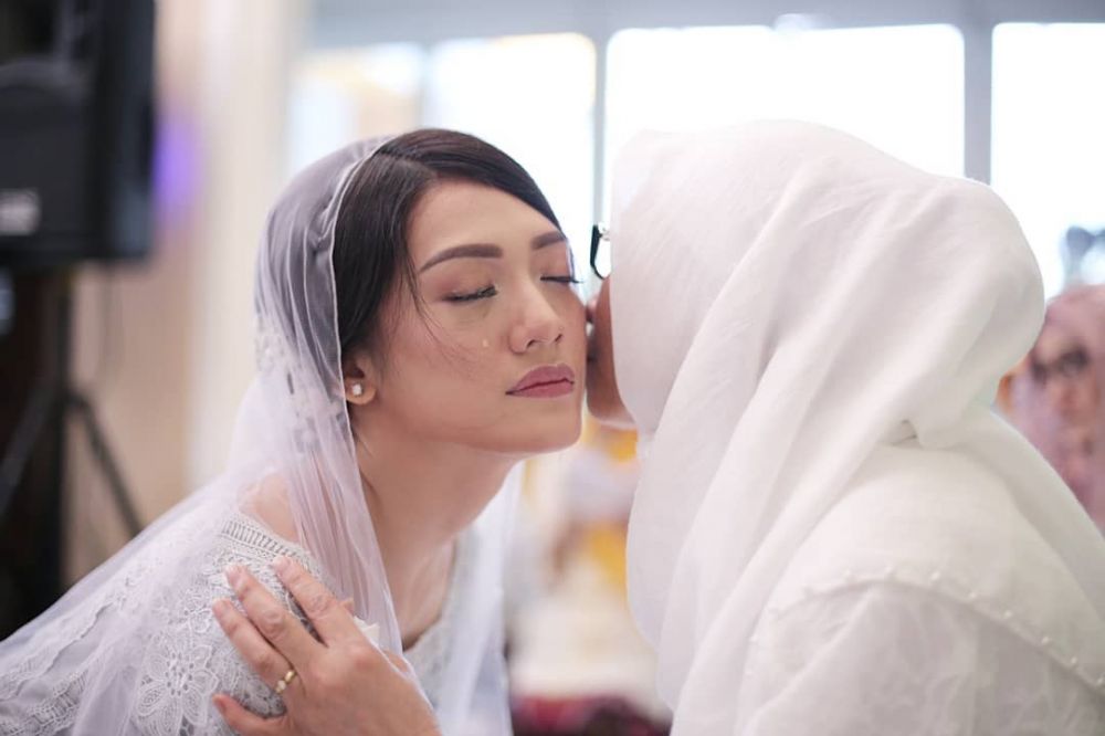 12 Momen haru pengajian dan siraman Anissa Aziza jelang pernikahan