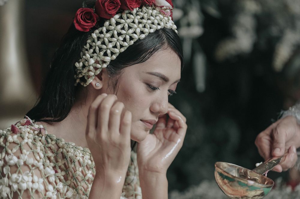 12 Momen haru pengajian dan siraman Anissa Aziza jelang pernikahan