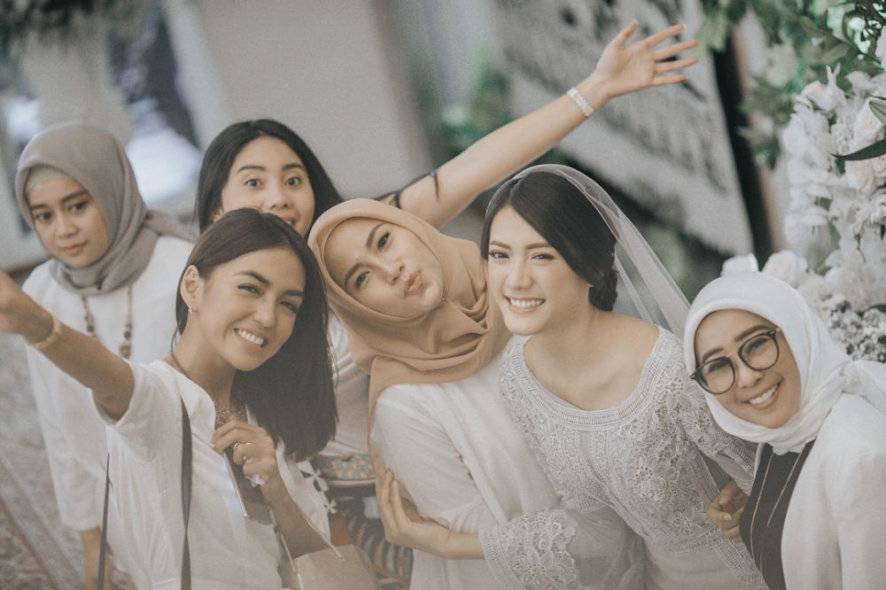 12 Momen haru pengajian dan siraman Anissa Aziza jelang pernikahan