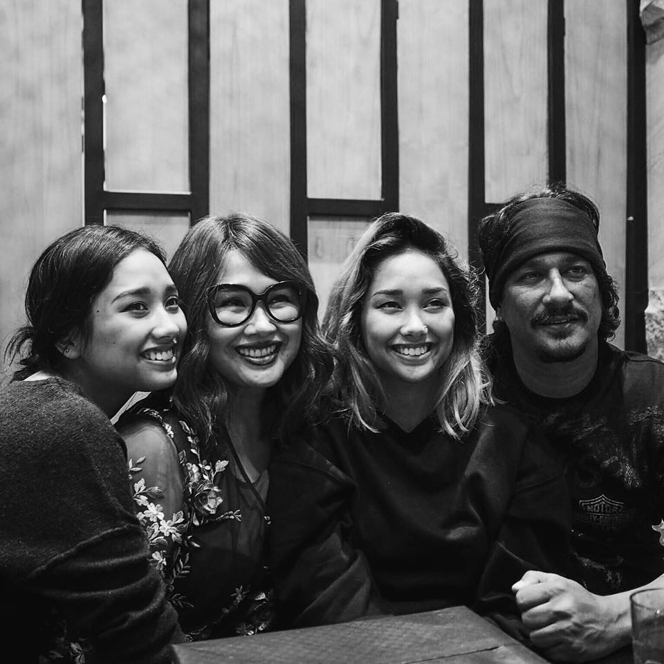 Melahirkan anak pertama, 8 seleb ini dikaruniai bayi kembar