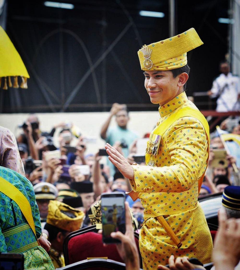 10 Potret gantengnya Pangeran Brunei yang ikut temui Presiden Jokowi