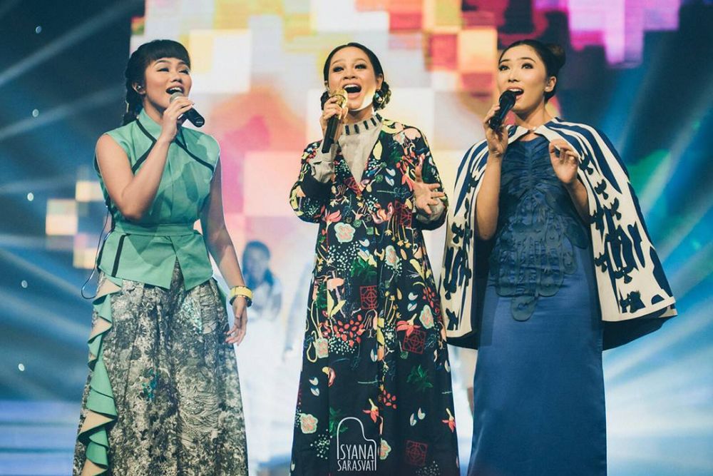 Seksi nggak harus terbuka, 6 penyanyi ini pilih kenakan gaun tertutup