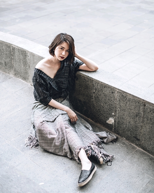 10 Potret ini bukti kalau Laura Basuki mirip cewek Korea, imut banget!