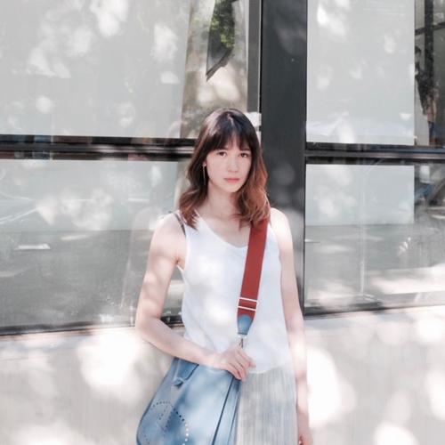 10 Potret ini bukti kalau Laura Basuki mirip cewek Korea, imut banget!