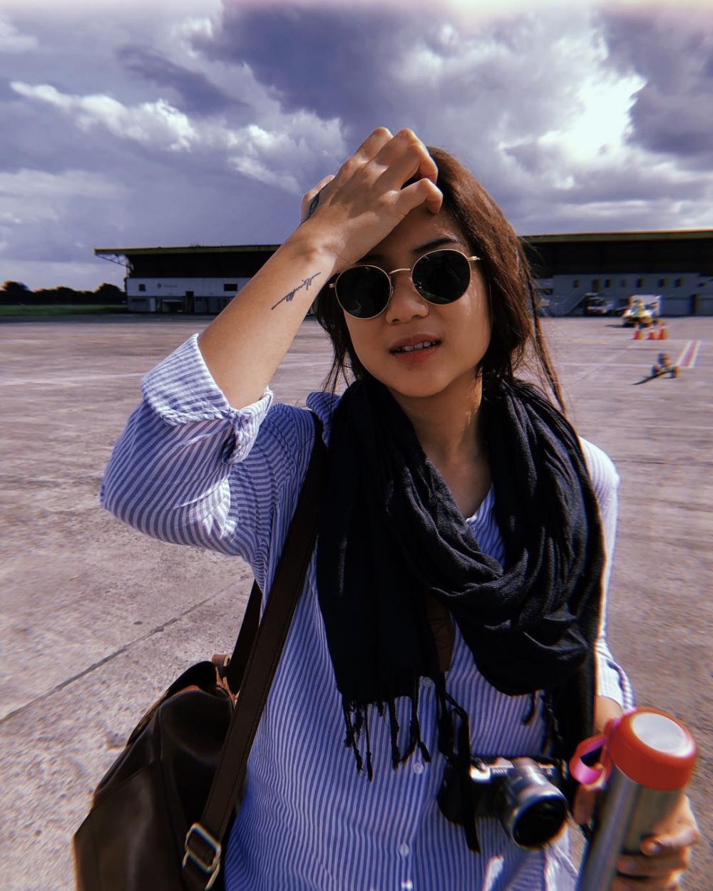 10 Gaya Danilla Riyadi, penyanyi indie yang cantik dan jago main gitar