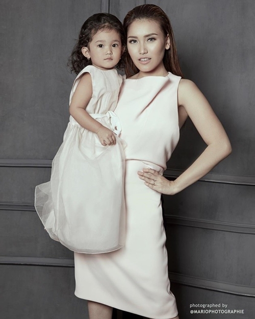 10 Potret Ayu Ting Ting & Bilqis saat kembaran baju, kompak banget nih