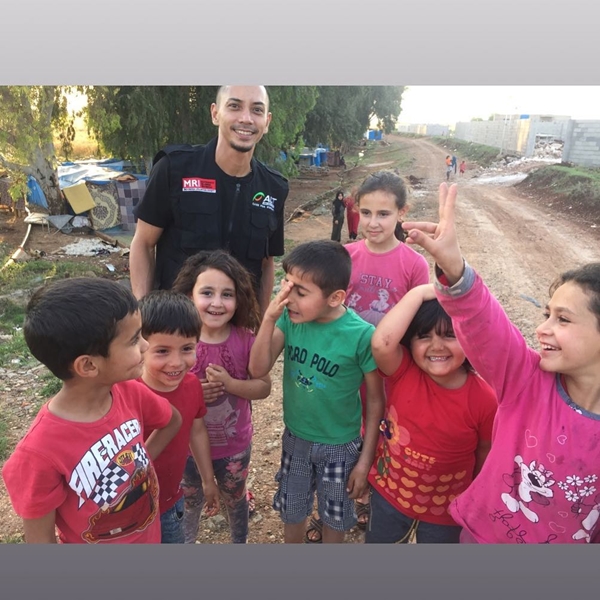 Jadi relawan di Suriah, begini 6 potret Fauzi Baadila & anak pengungsi