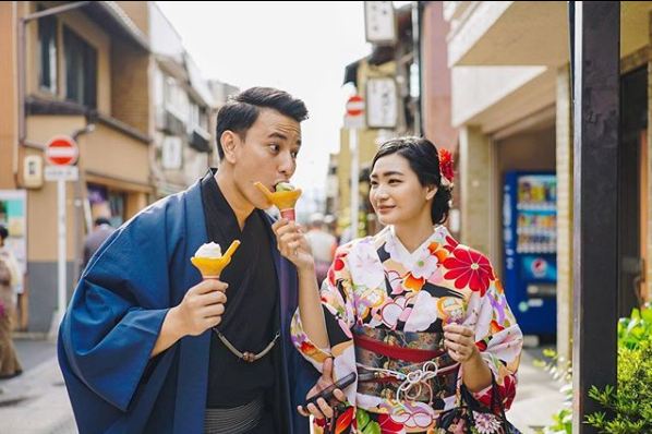 9 Momen Billy Davidson dan pacar saat traveling ke Jepang, so sweet