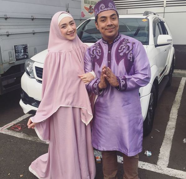 10 Momen romantis Ustaz Riza Muhammad & istri, jauh dari gosip miring