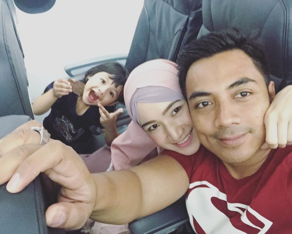 10 Momen romantis Ustaz Riza Muhammad & istri, jauh dari gosip miring