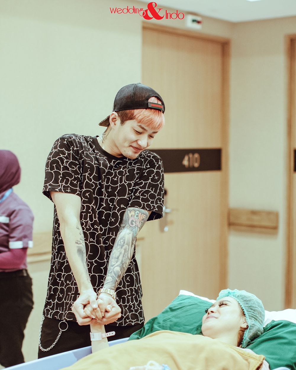 Penuh kebahagiaan, ini 10 momen kelahiran anak pertama Lee Jeong Hoon