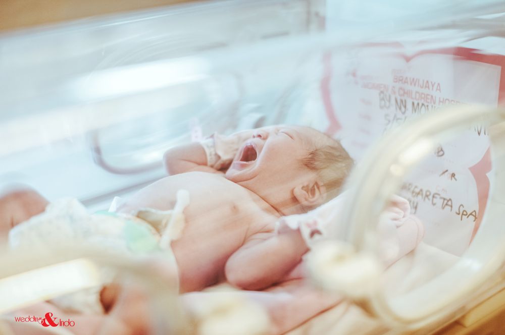 Penuh kebahagiaan, ini 10 momen kelahiran anak pertama Lee Jeong Hoon